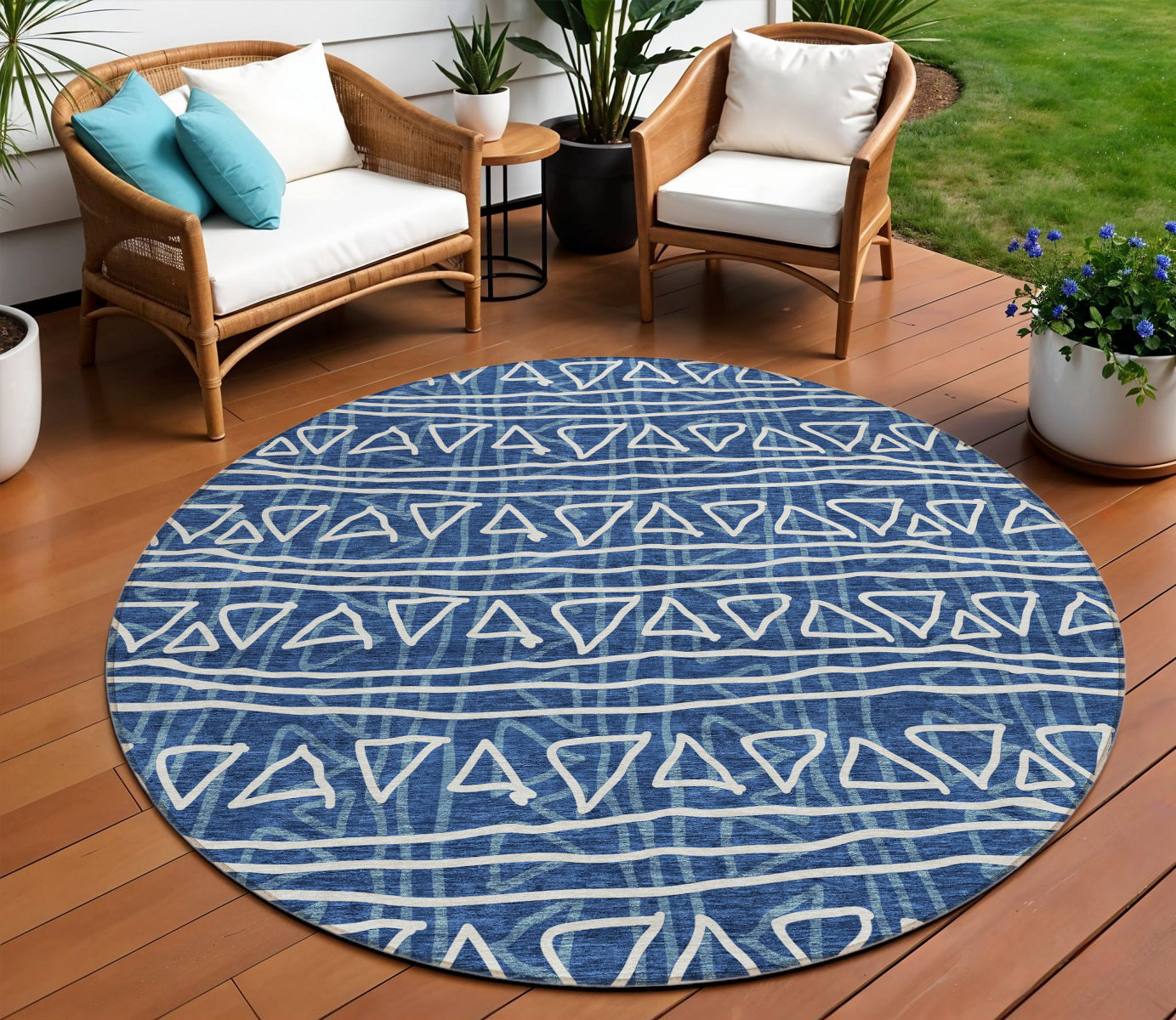 8' Navy Blue And Ivory Round Geometric Washable Indoor Outdoor Area Rug